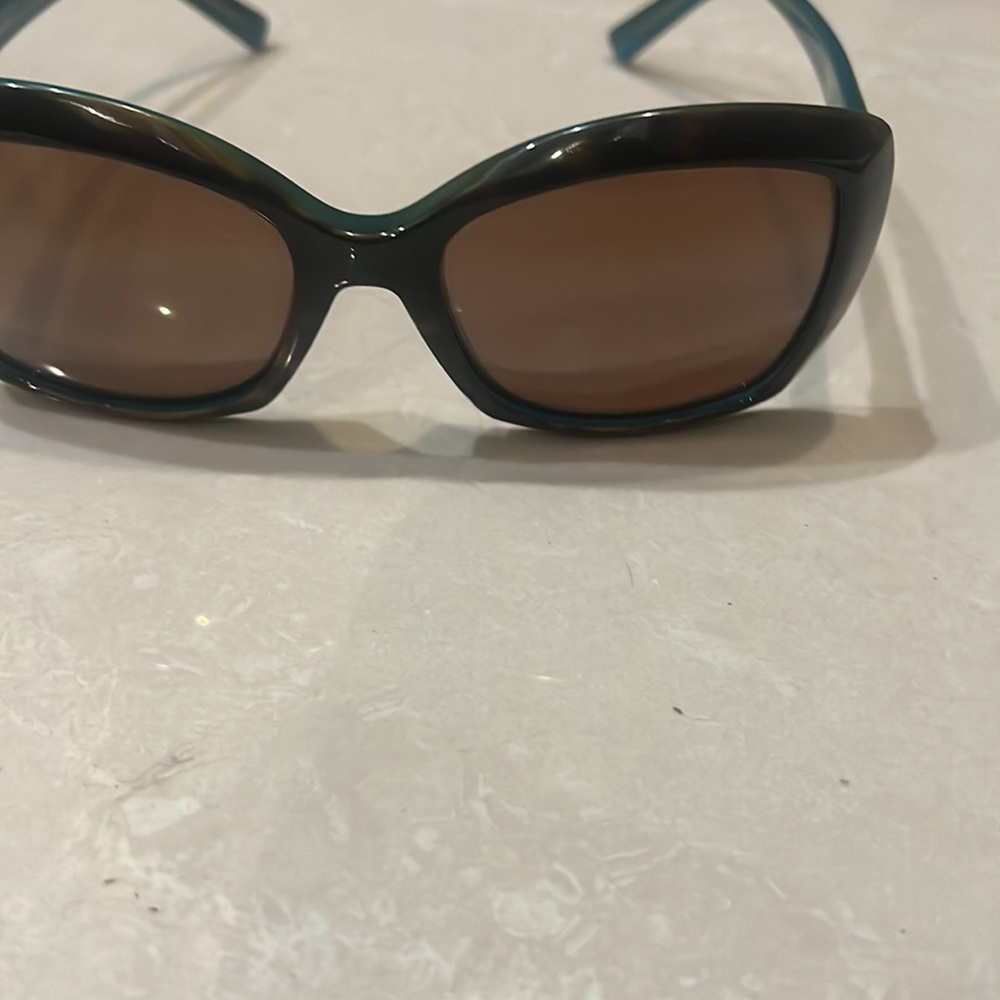 Maui Jim hibiscus, GUC